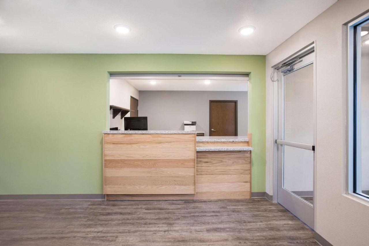 Woodspring Suites Detroit Madison Heights Exterior photo