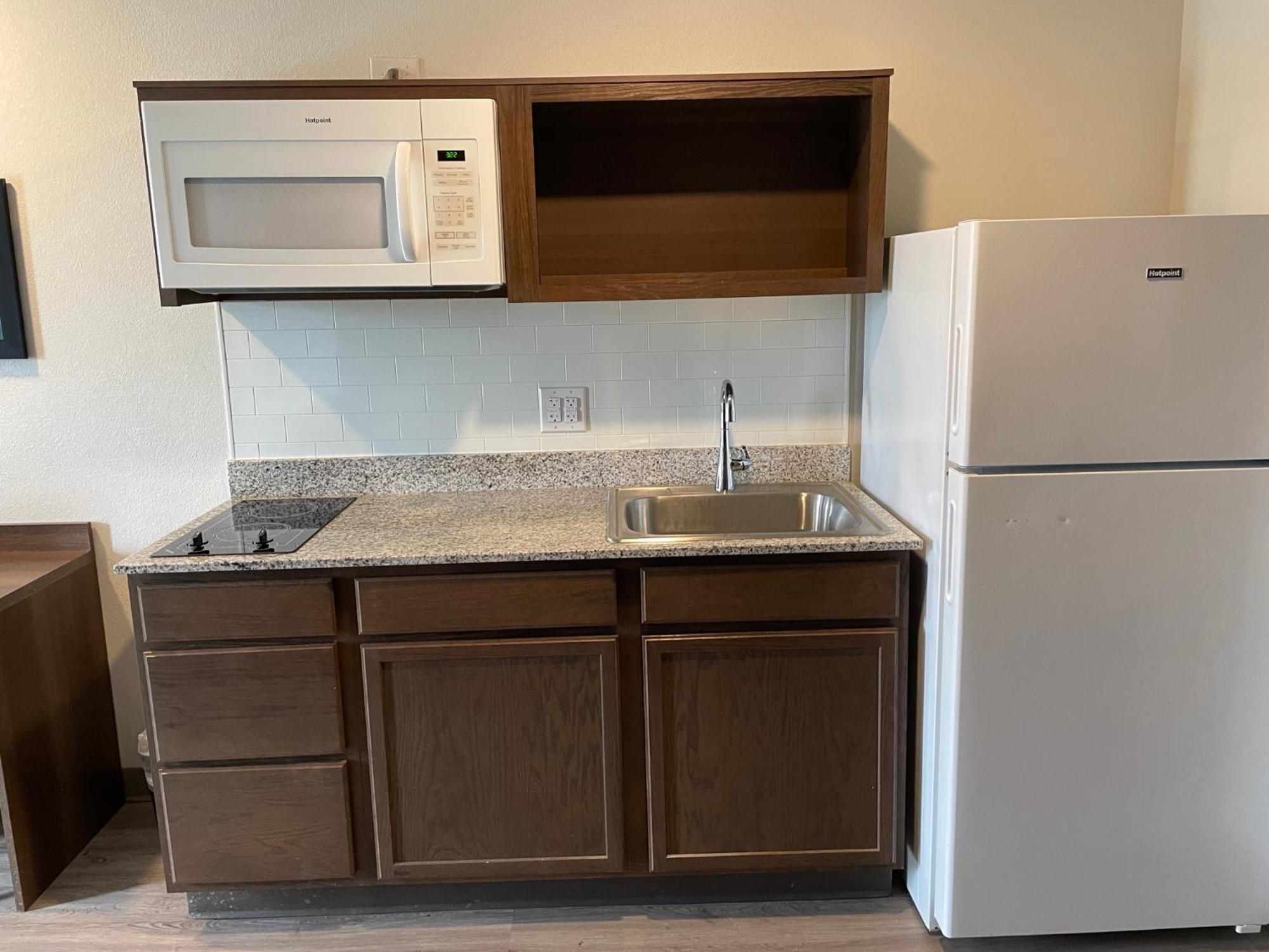 Woodspring Suites Detroit Madison Heights Exterior photo